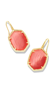 Kendra Scott: Daphne Drop Earrings in Gold Coral Pink MOO