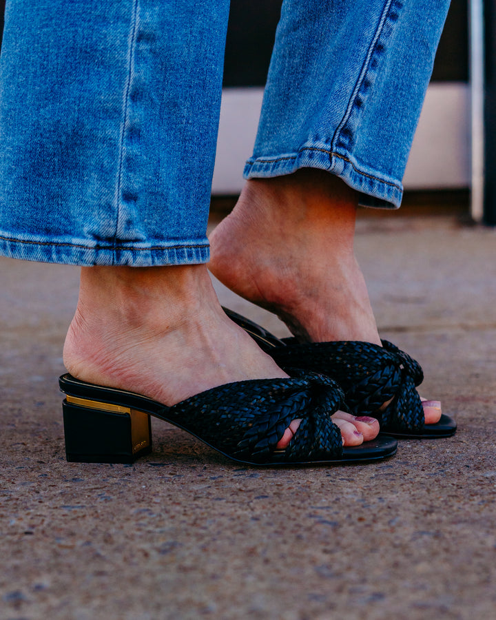 Vince Camuto: Atemly in Black - The Vogue Boutique