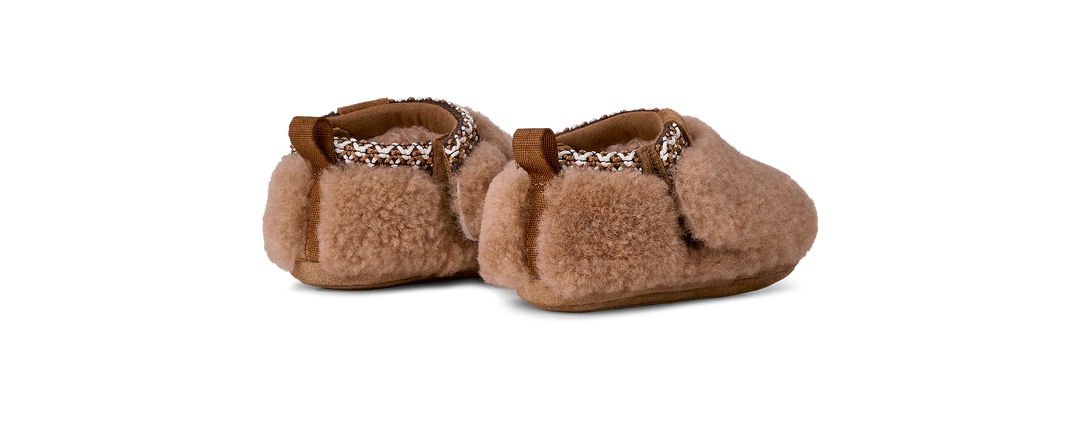 UGG: Infant Tasman Maxi Curly in Chestnut