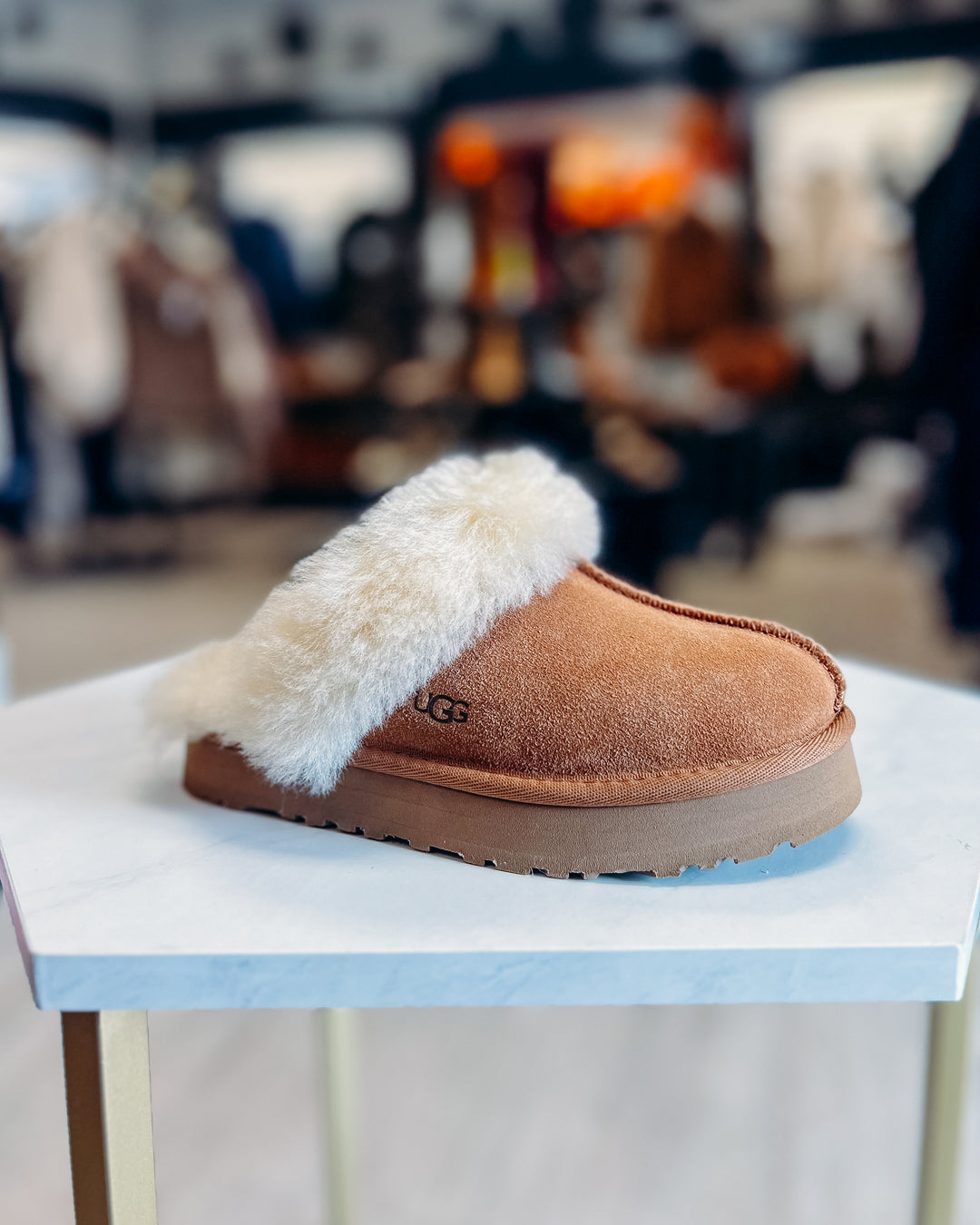 UGG: Kids Disquette in Chestnut