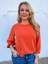 Load image into Gallery viewer, Esqualo: Model Twist Sleeve Top in Rust

