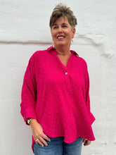 Load image into Gallery viewer, Ivy Jane: Button Top in Fuchsia 621480
