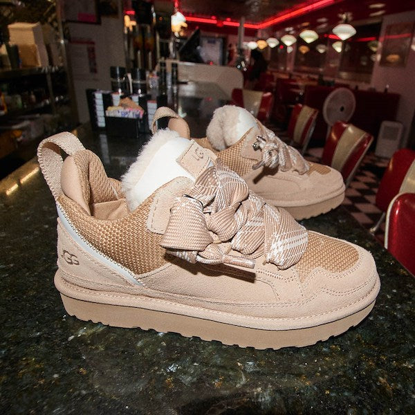 UGG: Children's Lowmel in Sand