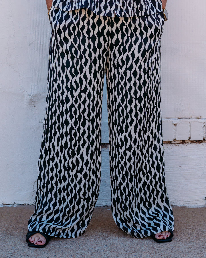 Karen Kane: Satin Wide Leg Pants in Print (2L55601)