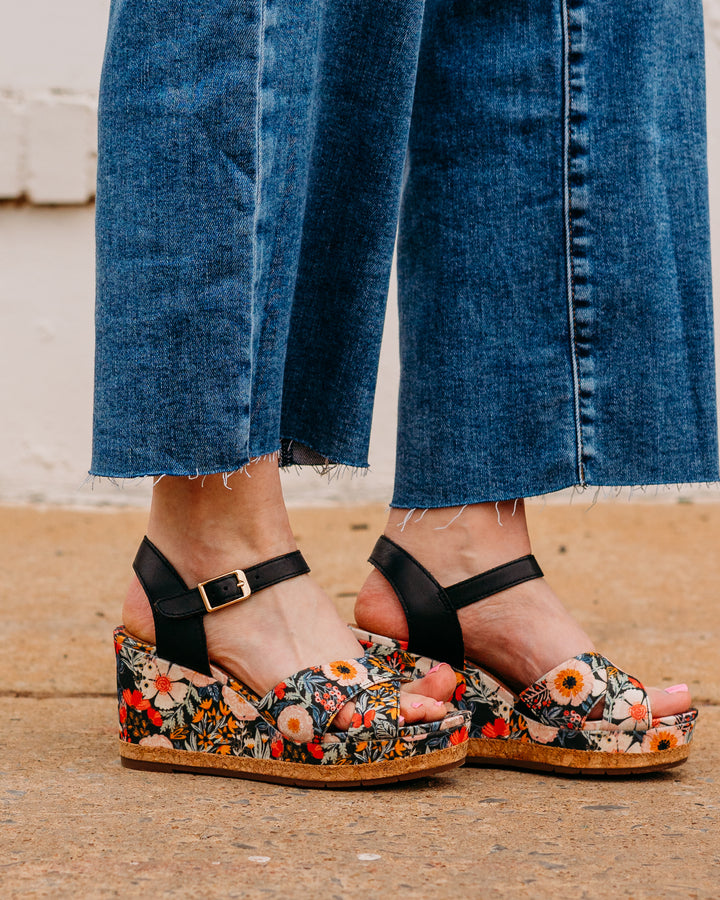 Clarks: Chicly Floral Sandal in Black