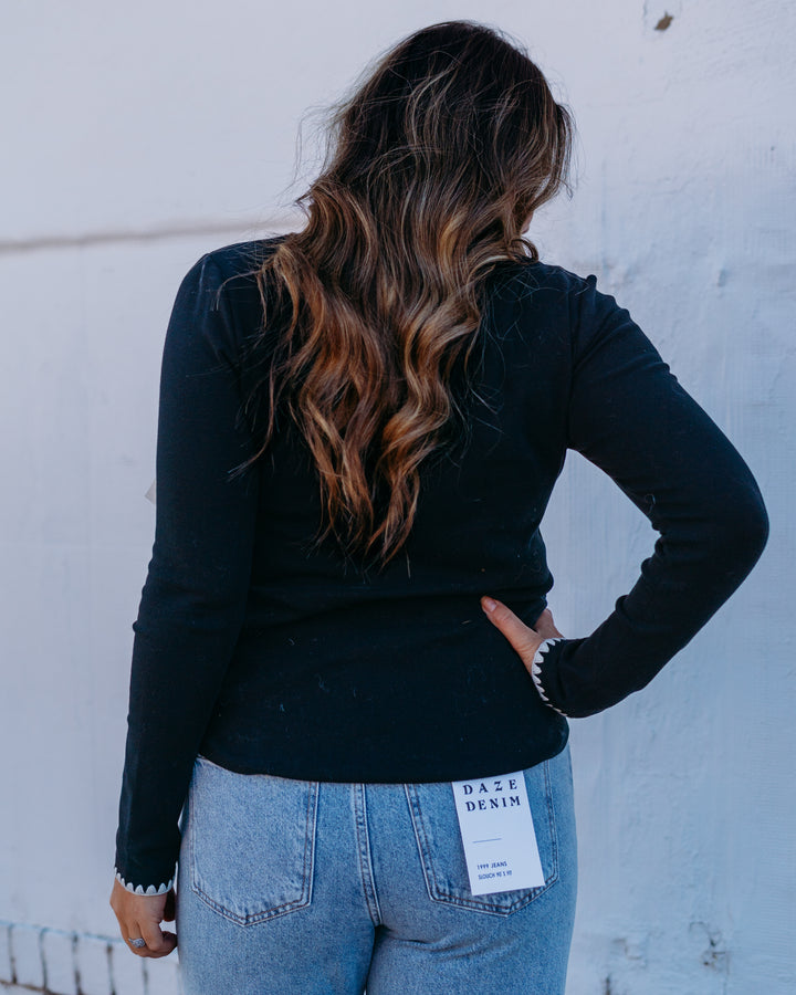 Karen Kane: Edge Stitch Crewneck Top in Black/Cream (4L38002)