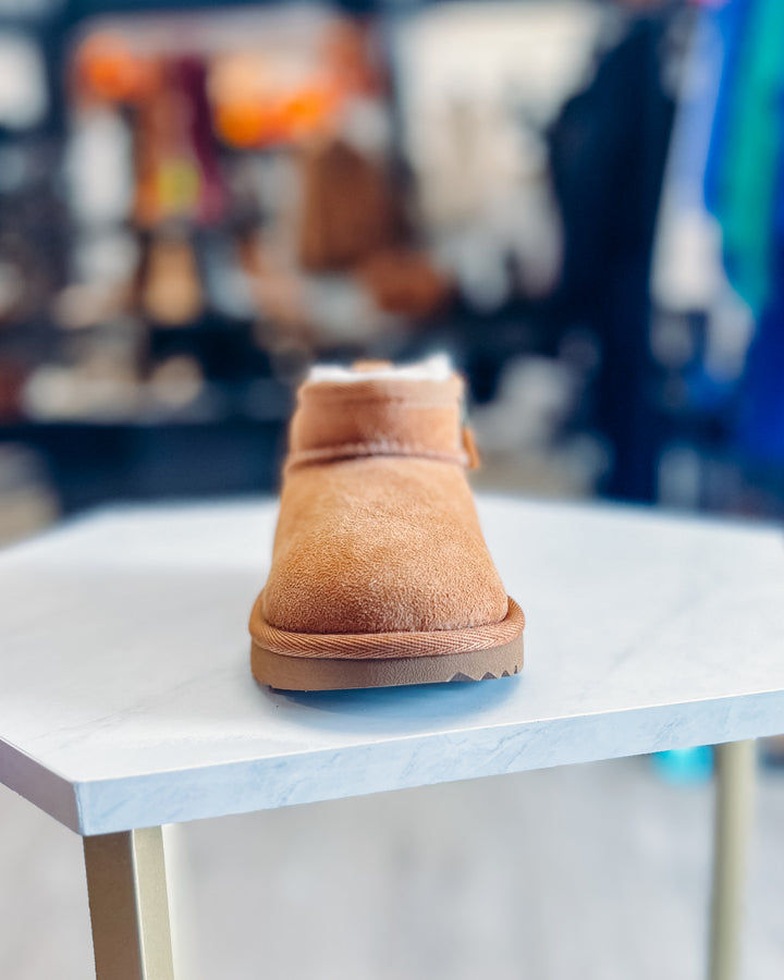 UGG: T Classic Ultra Mini in Chestnut (Children's Shoe)