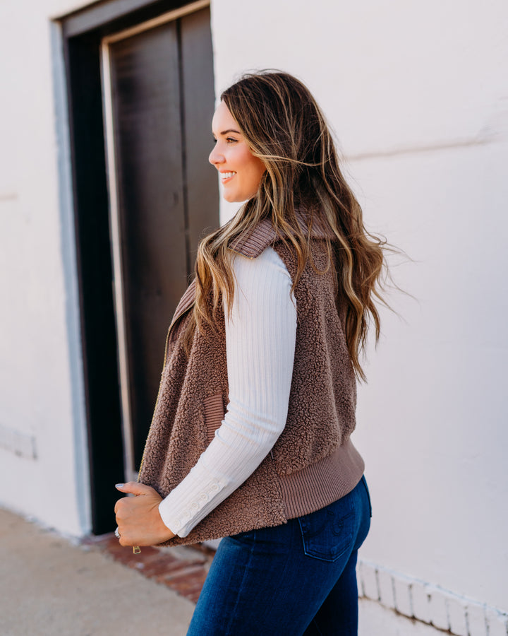 Varley: Aspen GIlet Vest in Ash Taupe