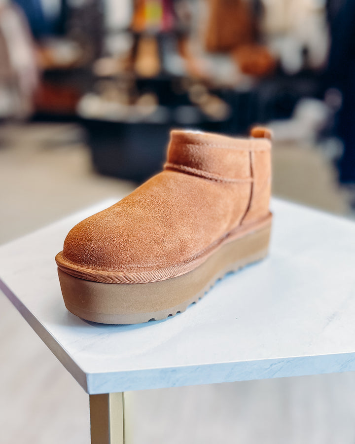 UGG: Kids Classic Ultra Mini Platform in Chestnut