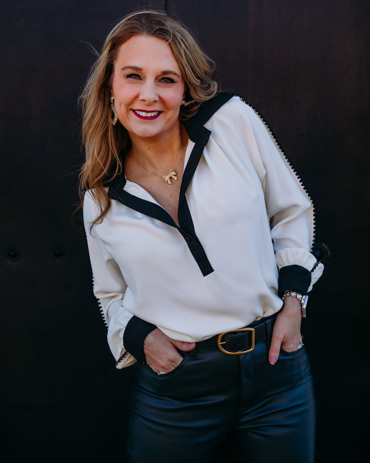 Karen Kane: Colorbock Edge Stitch Top in Cream/Black (4L35102)