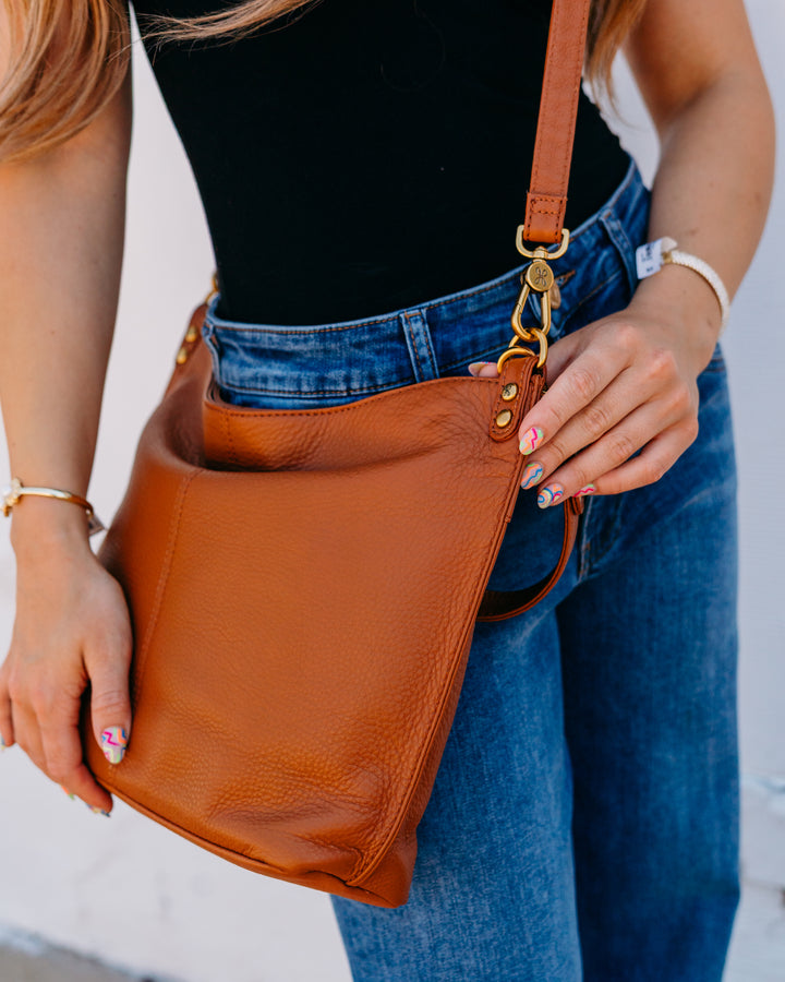 Hobo: Pier Shoulder Bag in Warm Honey