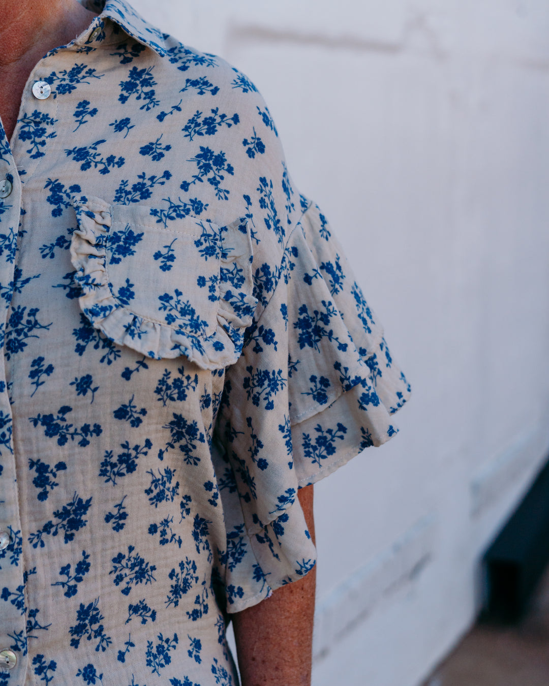 Ivy Jane: Disty Floral Camp Shirt in Cream (641472)