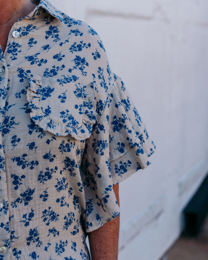 Ivy Jane: Disty Floral Camp Shirt in Cream (641472)