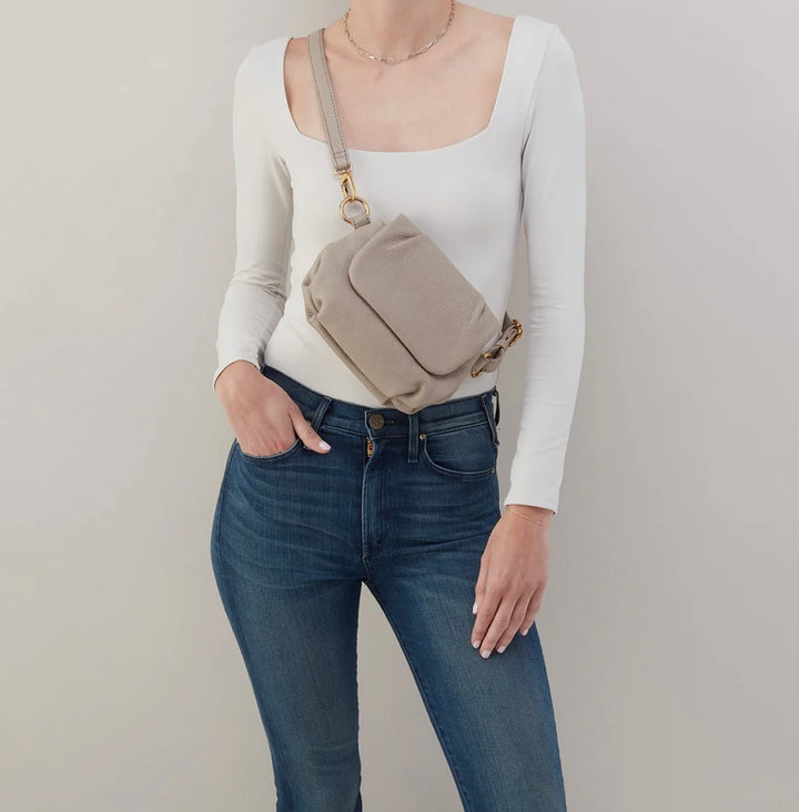 Hobo: Harley Crossbody Sling in Taupe