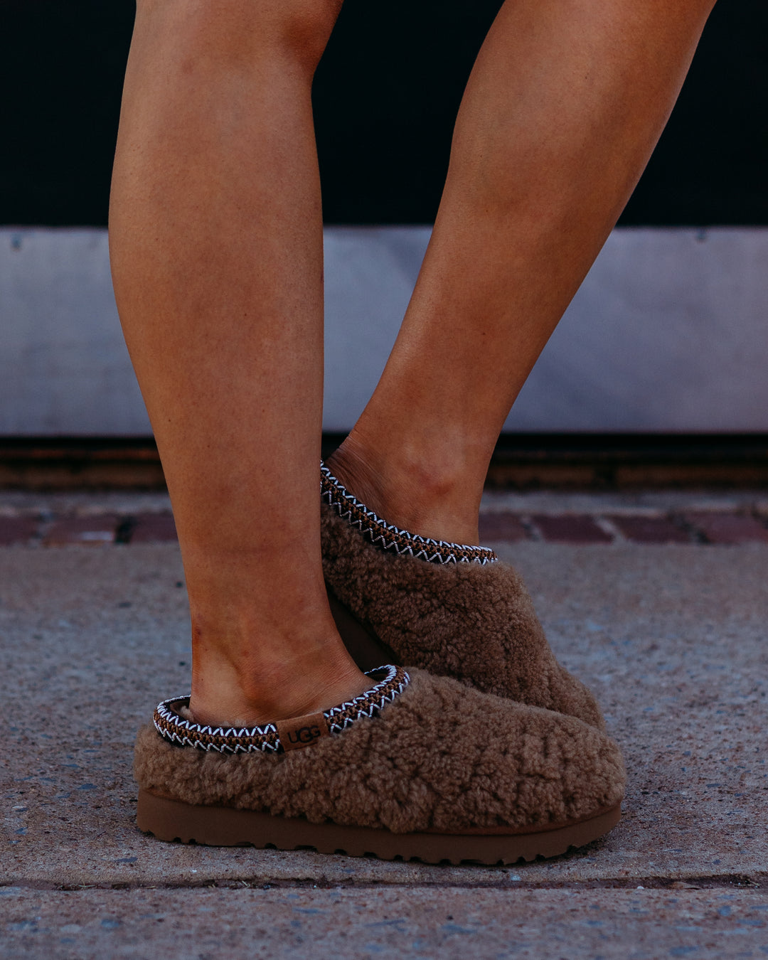 Ugg: W Tasman Maxi Curly in Chestnut