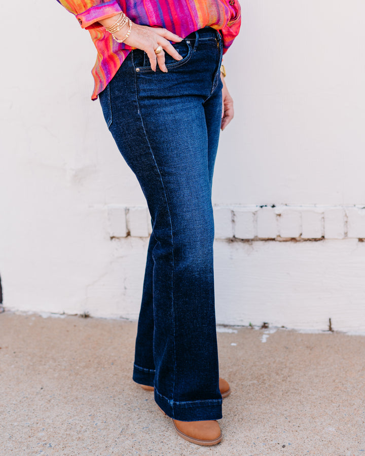 Jag: Kait Mid Rise Flare in Opera Blue