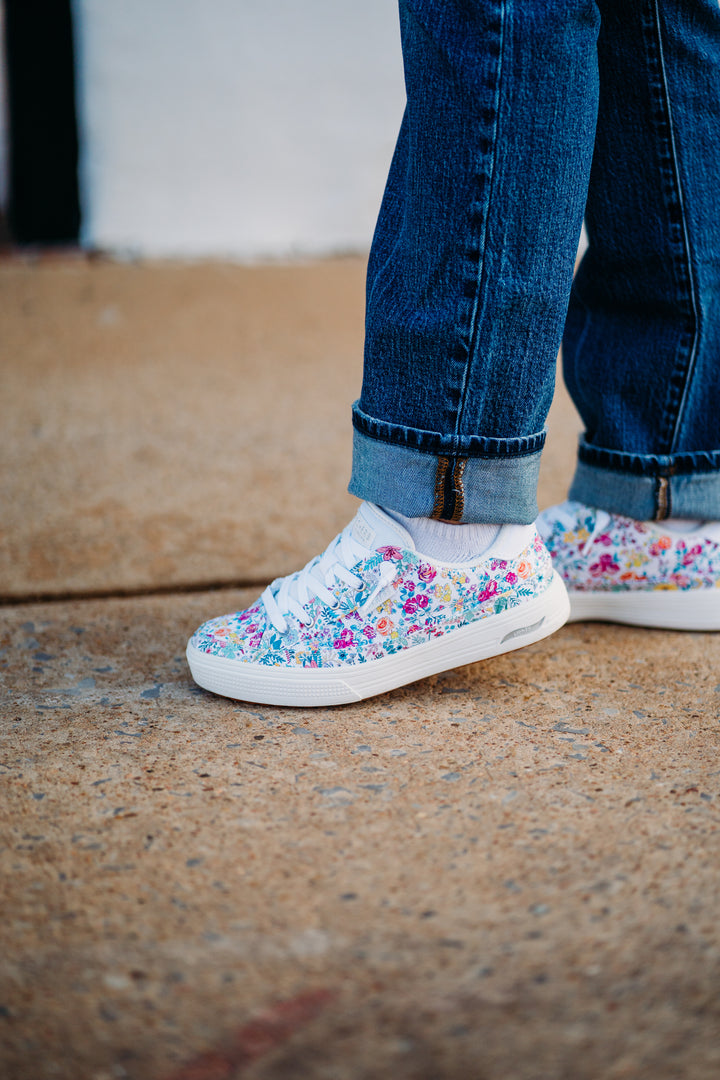 Skechers: Arch Fit Arcade Sneakers in FLOWA POWA