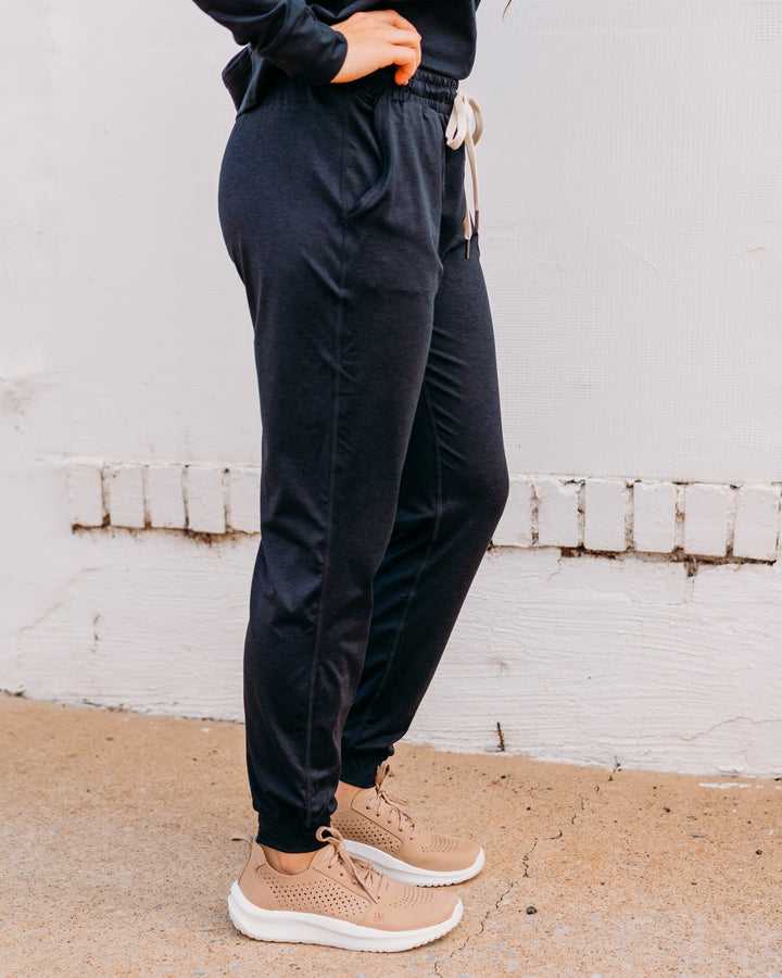Serene Jogger: Black Marble