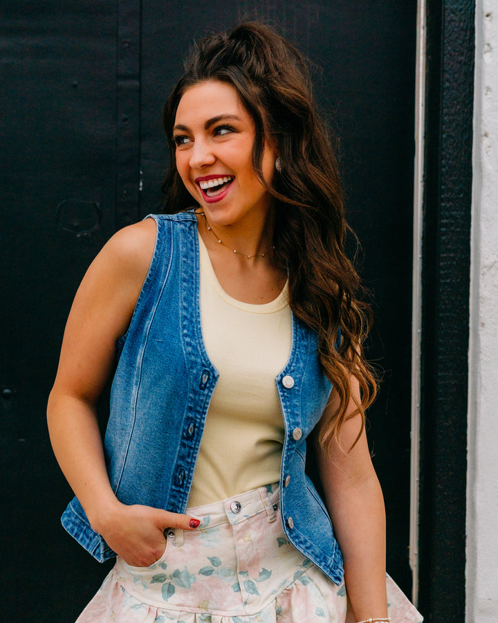 Z Supply: Porto Denim Vest in Eternity (ZV262963) - The Vogue Boutique