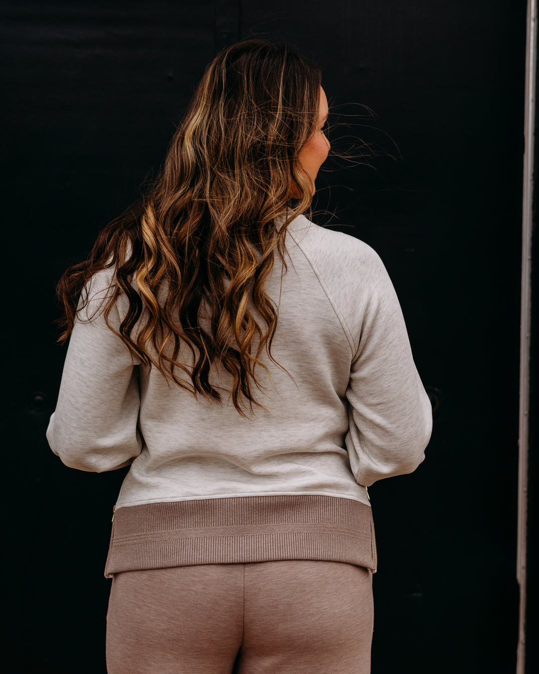 Varley: Loxley Raglan Boyfriend Sweat in Ivory Marl/ Taupe Marl