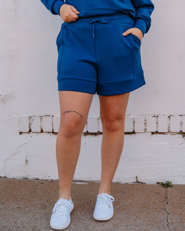 Varley: Atrium High Rise Short 4.5 in Bijou Blue (VAR01759) - The Vogue Boutique