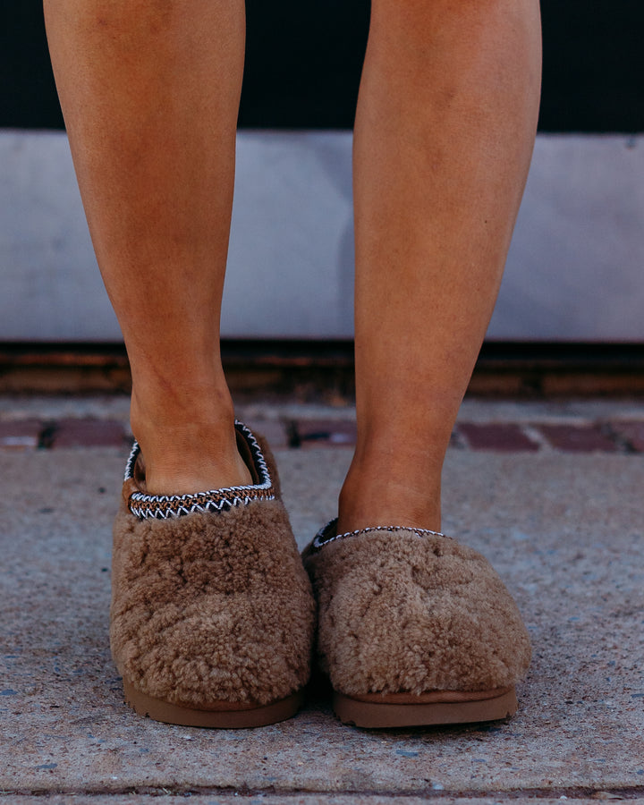 Ugg: W Tasman Maxi Curly in Chestnut