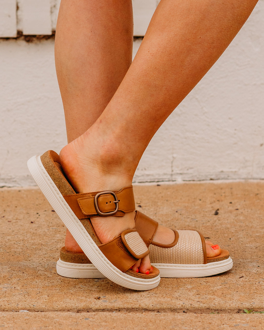 Clarks: Arwell Step Sandal in Tan Leather