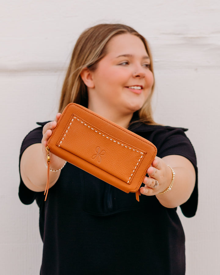 Hobo: Hart Large Wallet in Warm Honey