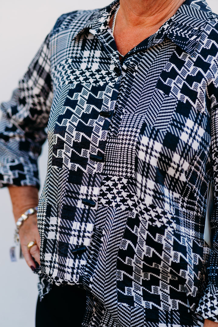 Multiples: Turn-Up Cuff 3/4 Sleeve Button Front & Back Hi-Lo Menswear Print Shimmer Woven Shirt M44313BM - 106 Snow