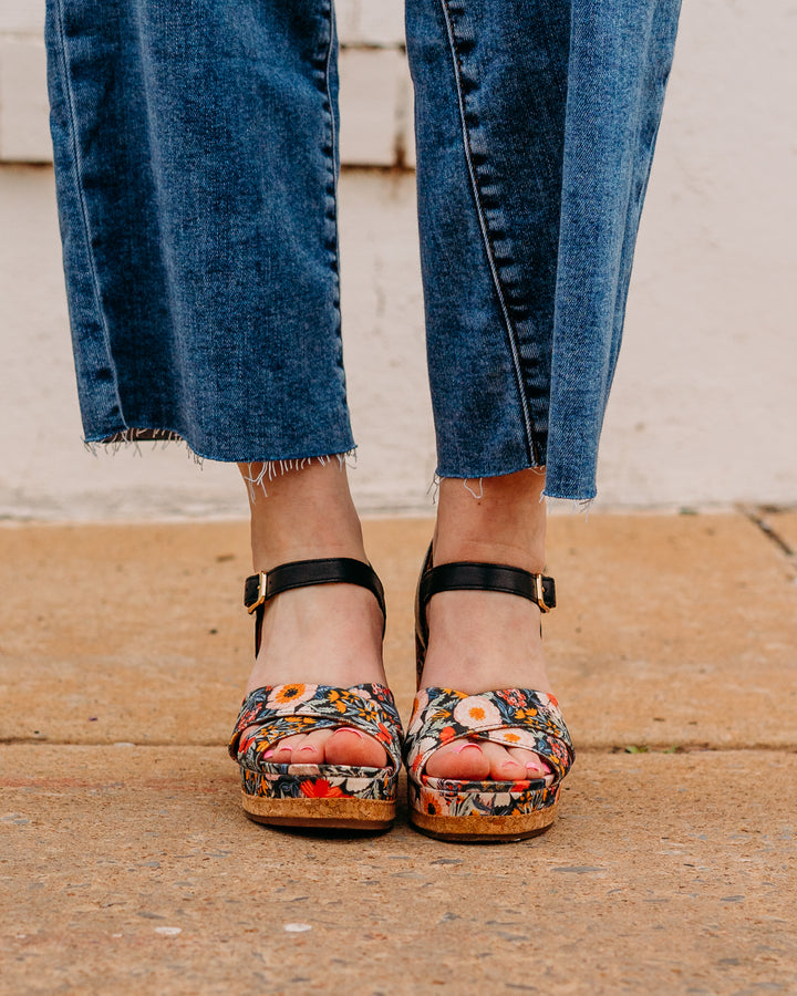 Clarks: Chicly Floral Sandal in Black