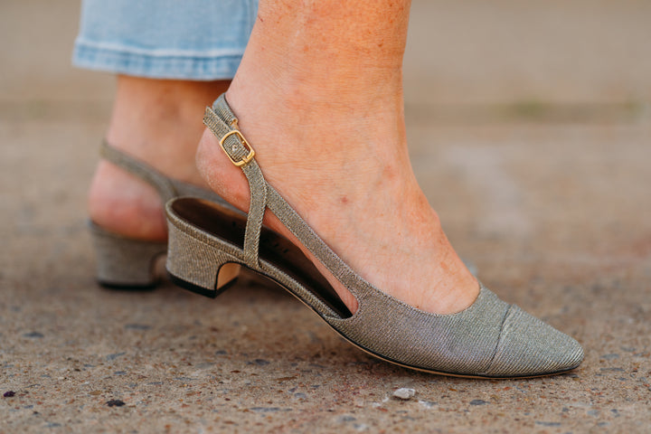 Vaneli: Aliz Slingback Heel in Platinum
