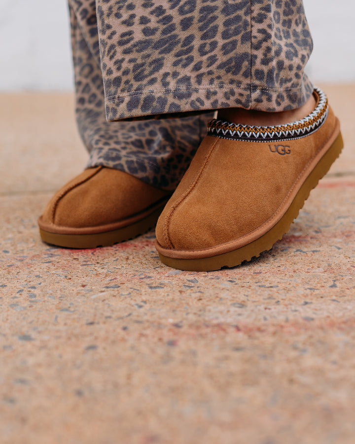 Ugg: Tasman Slipper in Chestnut