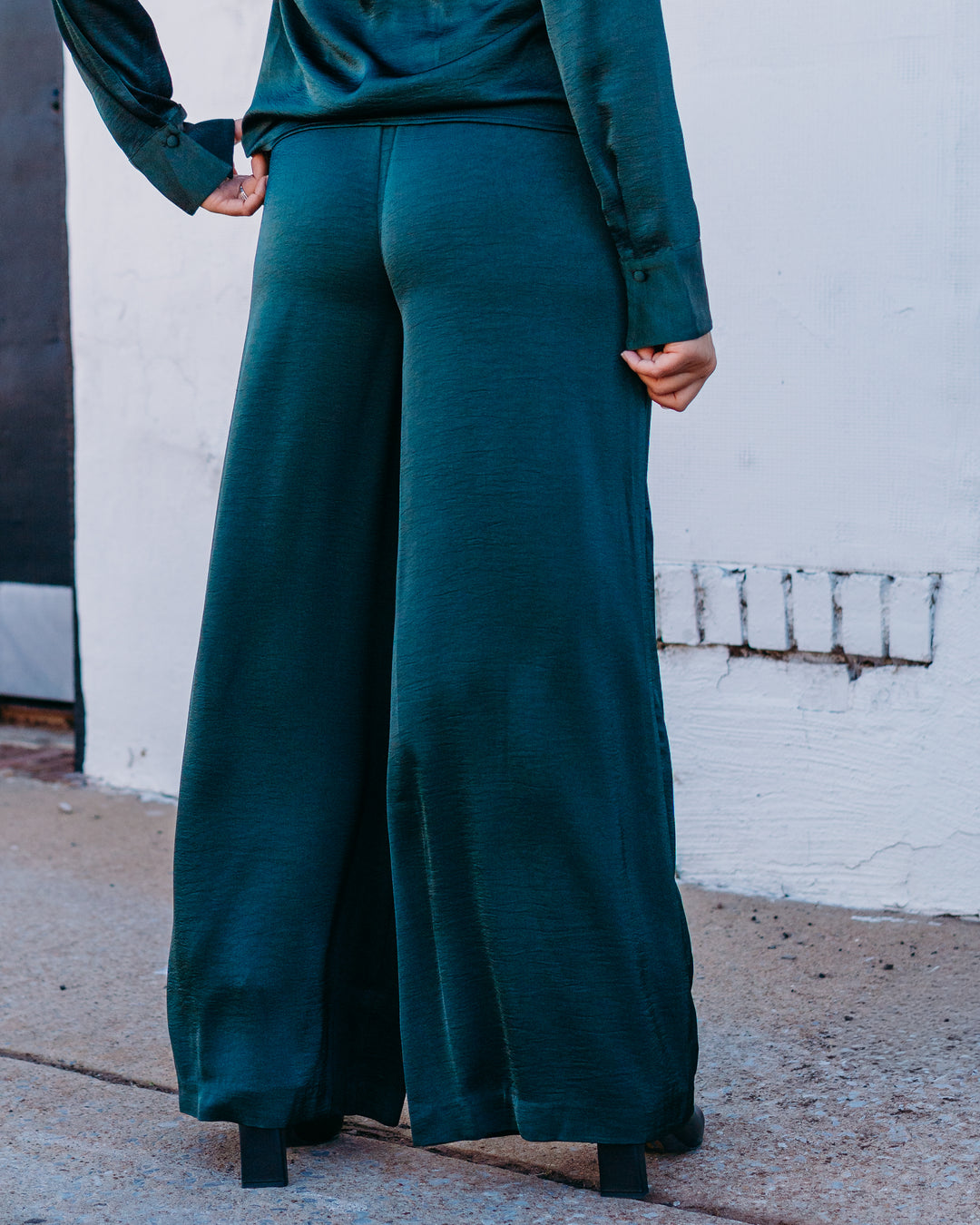 Z Supply: Isolde Satin Pant in Garland Green