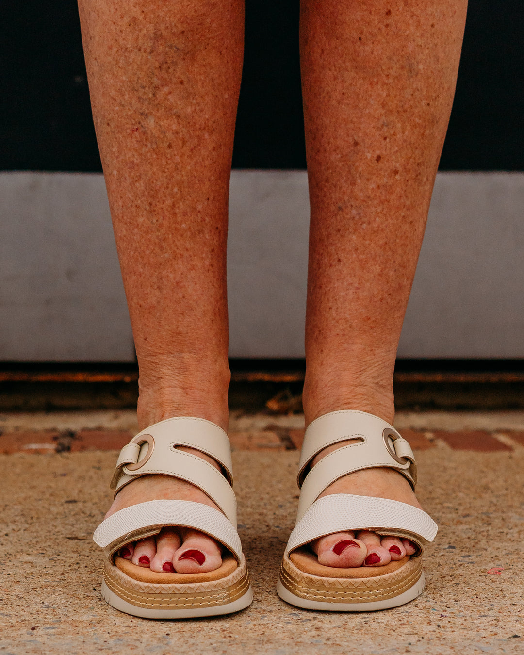 Clarks: Kidiki Cove Sandals Cream Leather