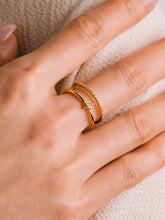 Load image into Gallery viewer, Lovers Tempo: Bolt Double Band Fortuna Ring in Gold
