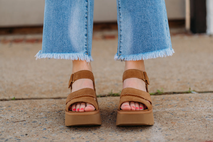 Ugg: W New Heights Ankle Strap Heel Sandal in Chestnut