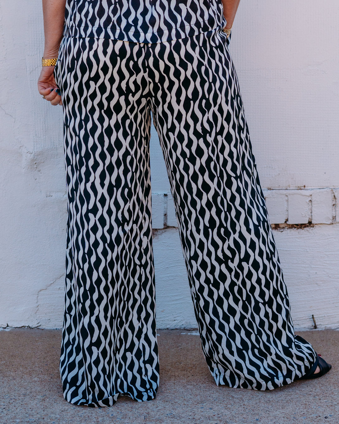 Karen Kane: Satin Wide Leg Pants in Print (2L55601)