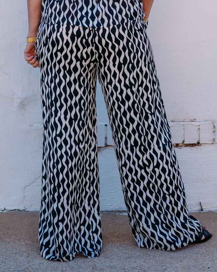 Karen Kane: Satin Wide Leg Pants in Print (2L55601)