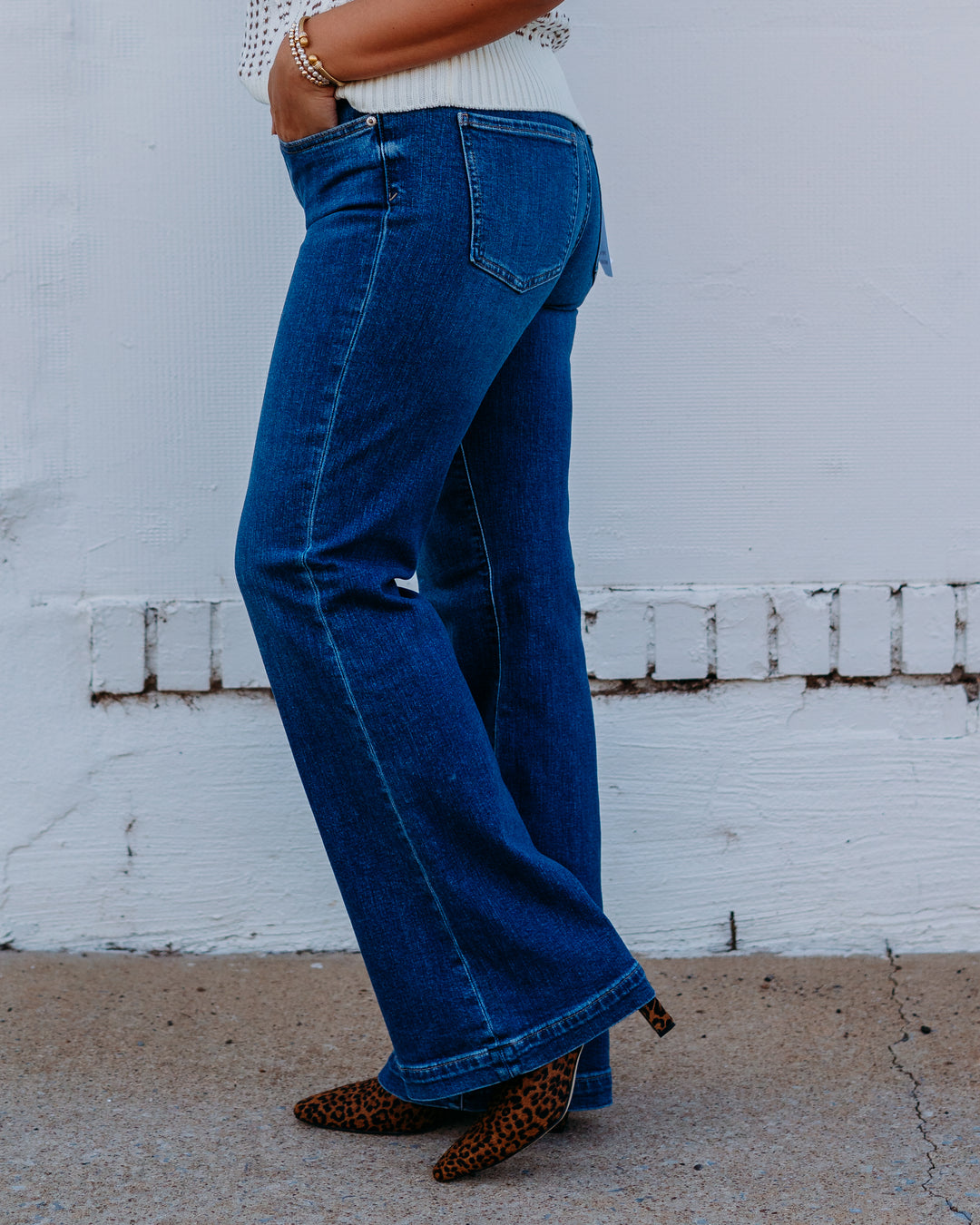 Daze: The Heartbreaker Mid Rise Flare in Influencer