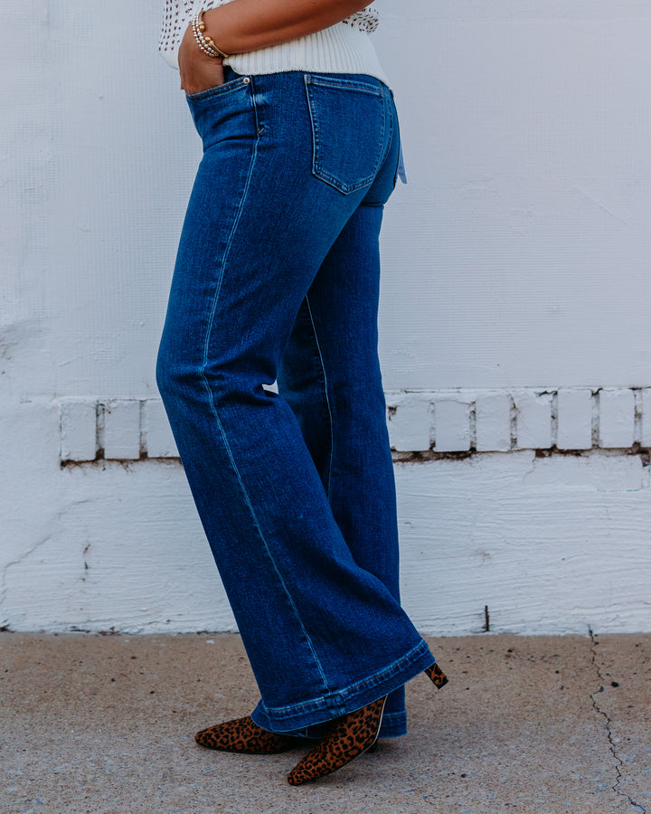 Daze: The Heartbreaker Mid Rise Flare in Influencer