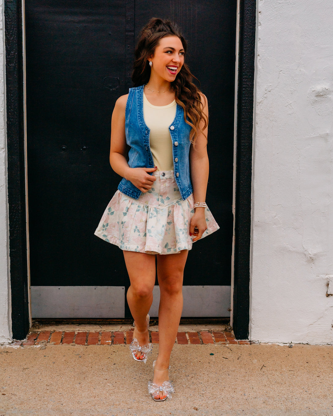 Z Supply: Porto Denim Vest in Eternity (ZV262963) - The Vogue Boutique
