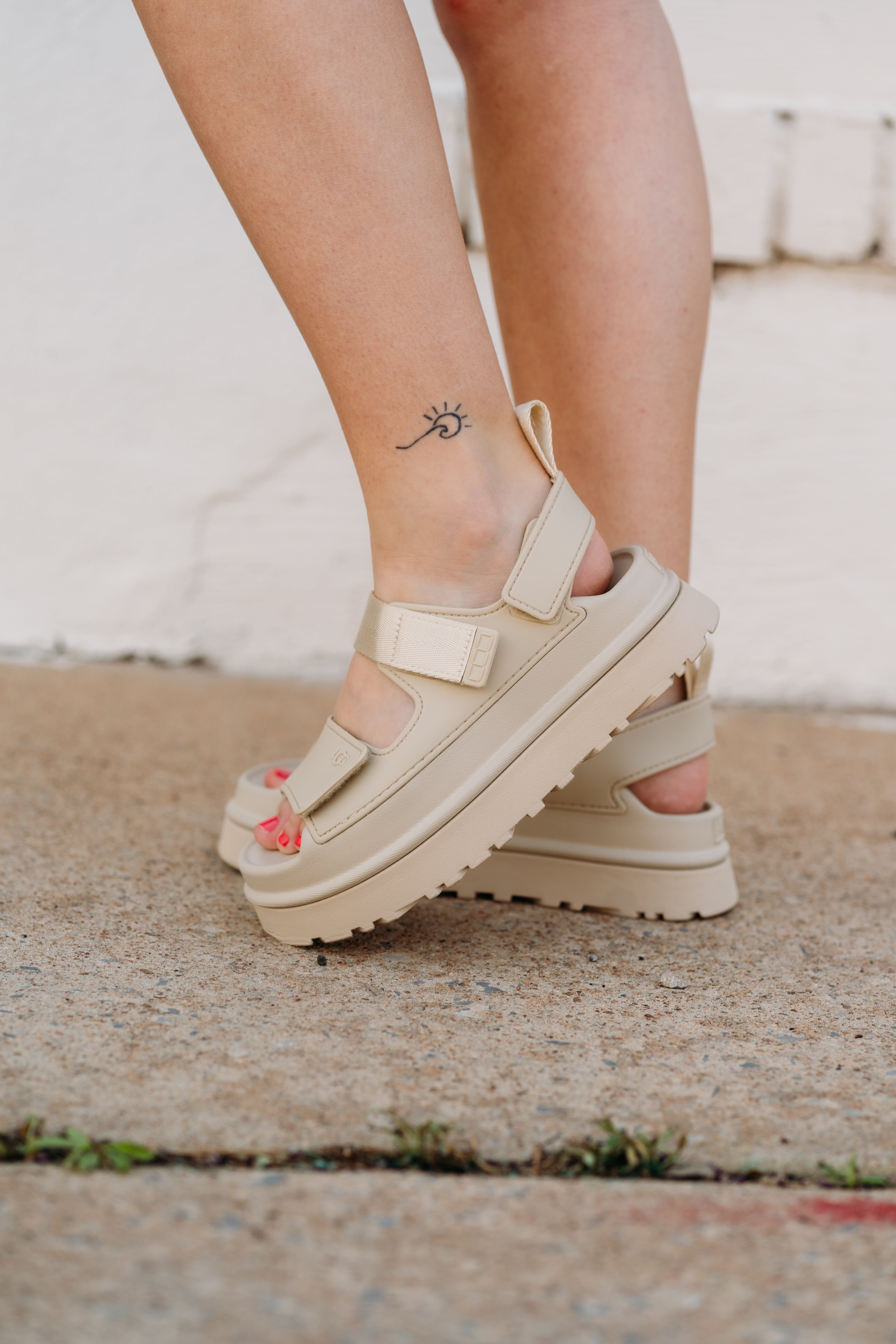 オ*̈様 ugg アグ W GOLDENGLOW sandal SEASALT Ugg: W Goldenglow Sandal in Sea Salt – The Vogue Boutique