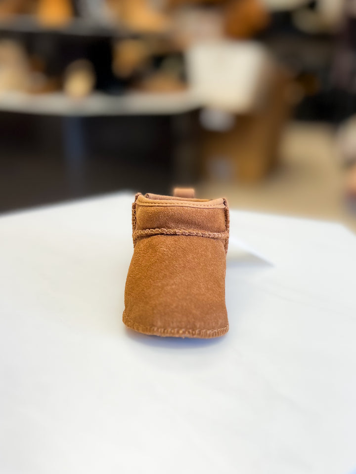 UGG: Infant Classic Ultra Mini in Chestnut