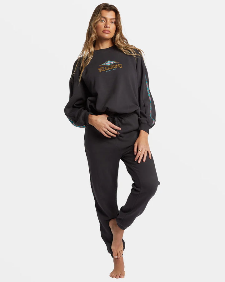 Billabong: Swipe Kendal in Black Sands