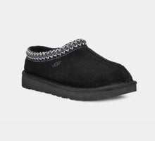 Load image into Gallery viewer, Ugg: Tasman Slipper in Black
