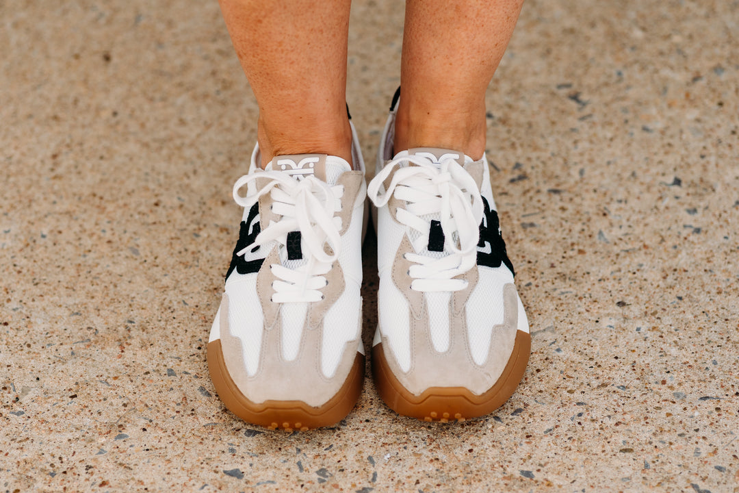 Sam Edelman: Langley Lace Up Sneaker in White/Tan/Black