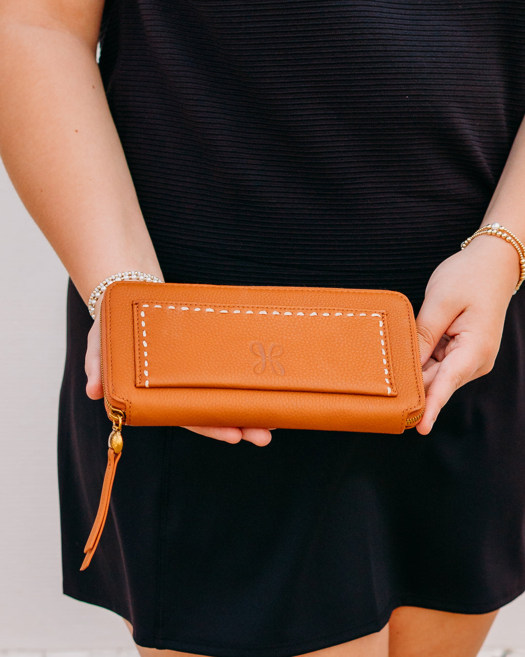 Hobo: Hart Large Wallet in Warm Honey