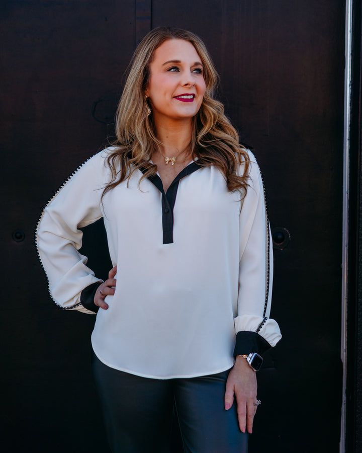 Karen Kane: Colorbock Edge Stitch Top in Cream/Black (4L35102)