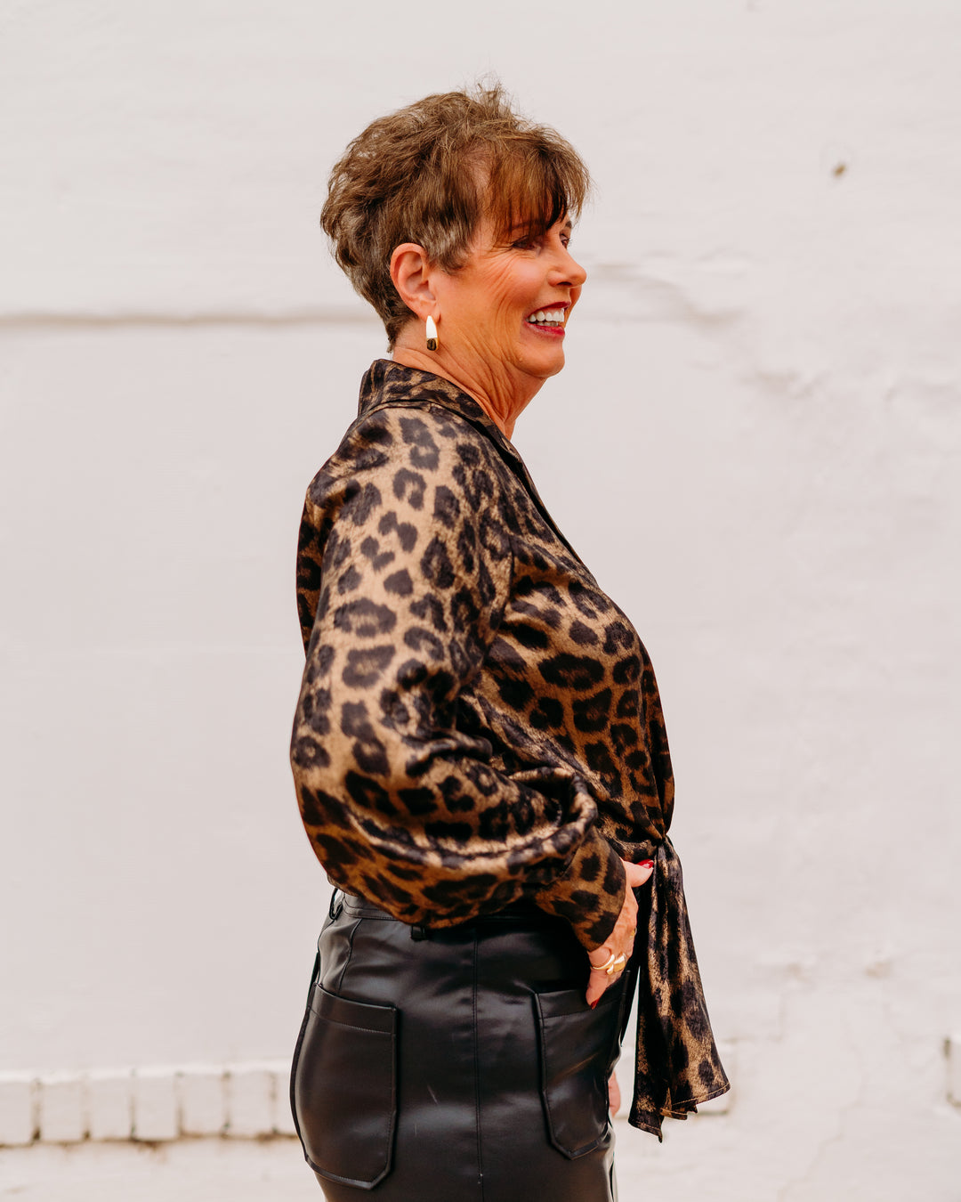 Karen Kane: Long Sleeve Tie Front Top in Leopard 3L36000