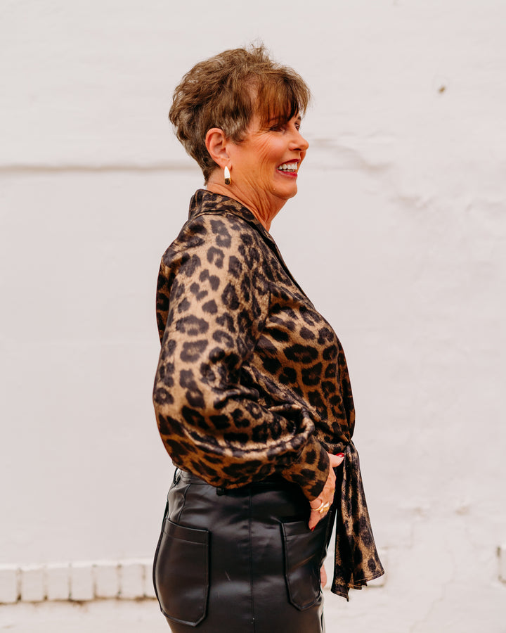 Karen Kane: Long Sleeve Tie Front Top in Leopard 3L36000